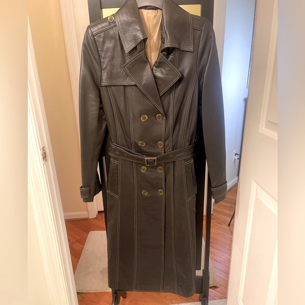 Genuine Leather Trench Coat for women in excellent condition S/M size